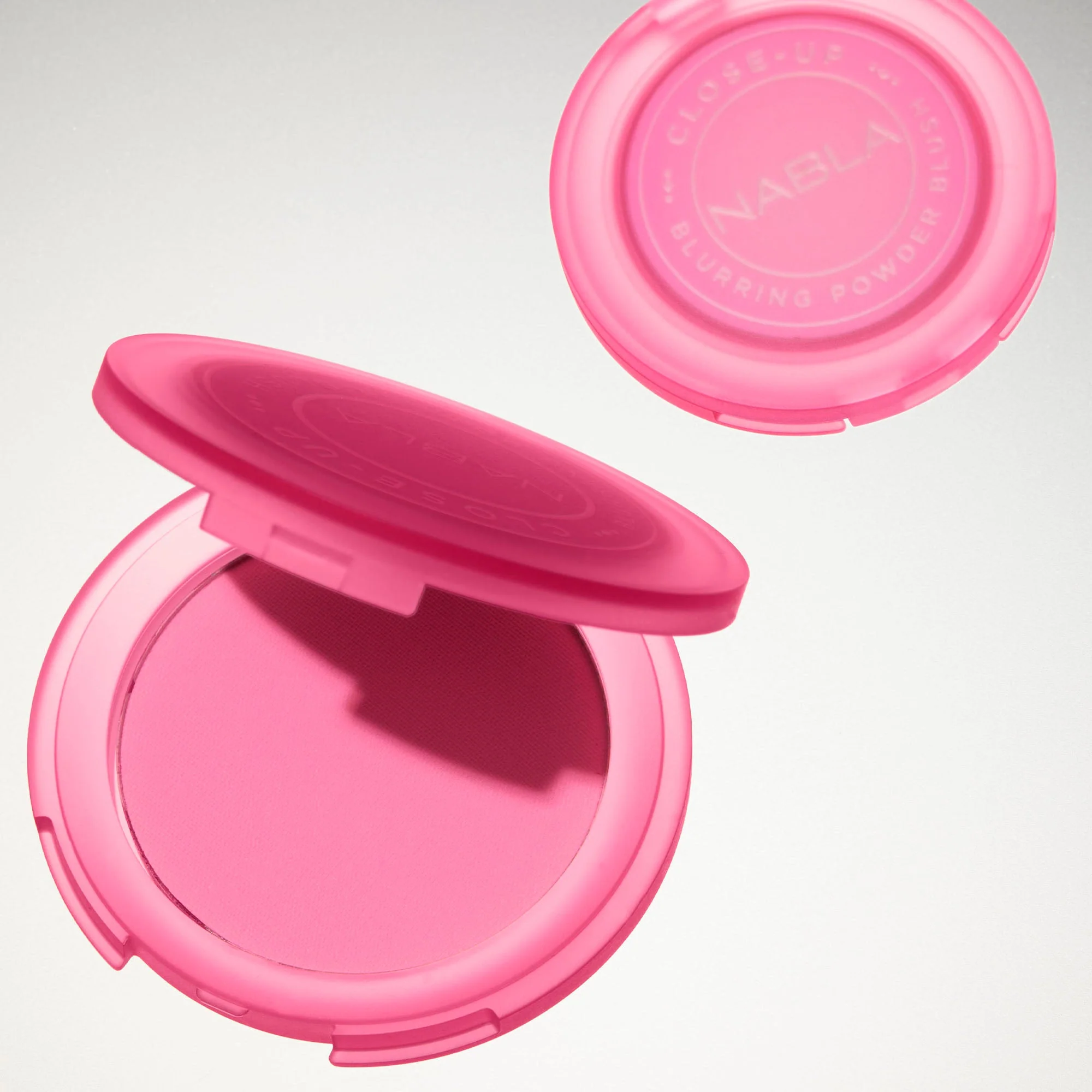 Close-Up Blurring Powder Blush - Image 4