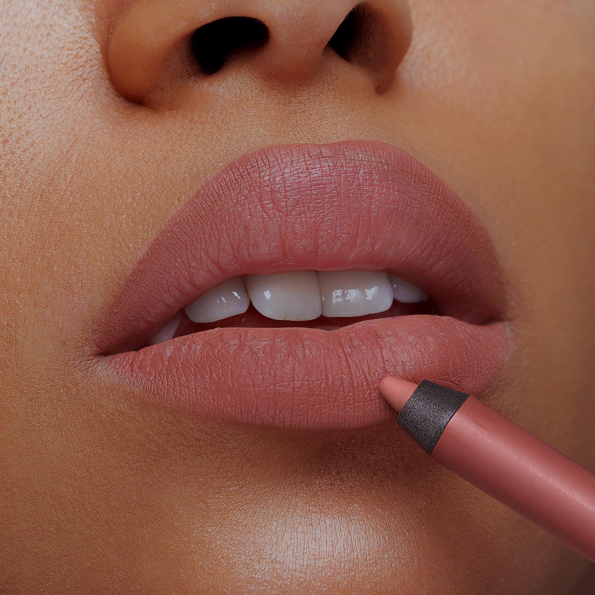 Close-Up Lip Shaper - Image 39