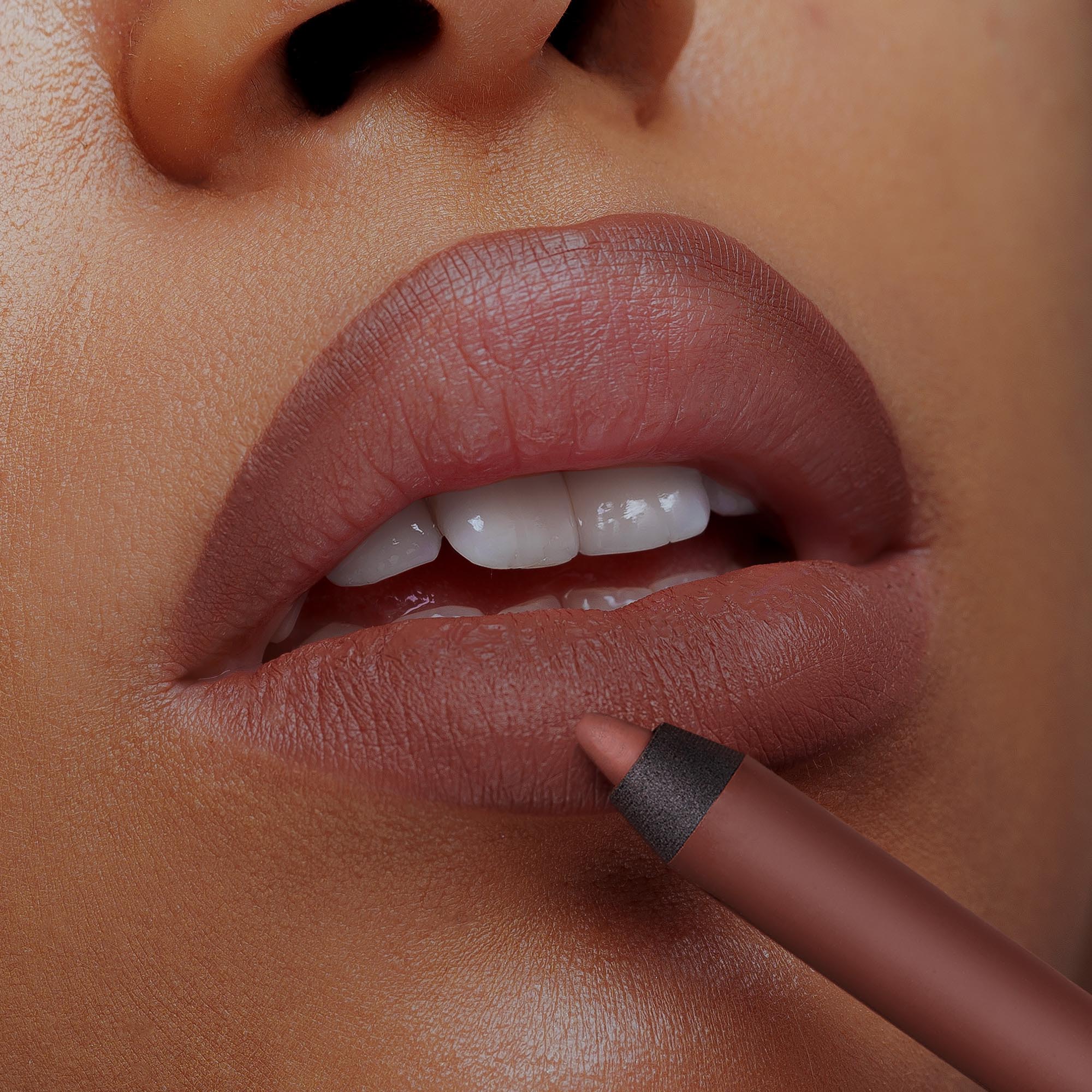 Close-Up Lip Shaper - Image 51