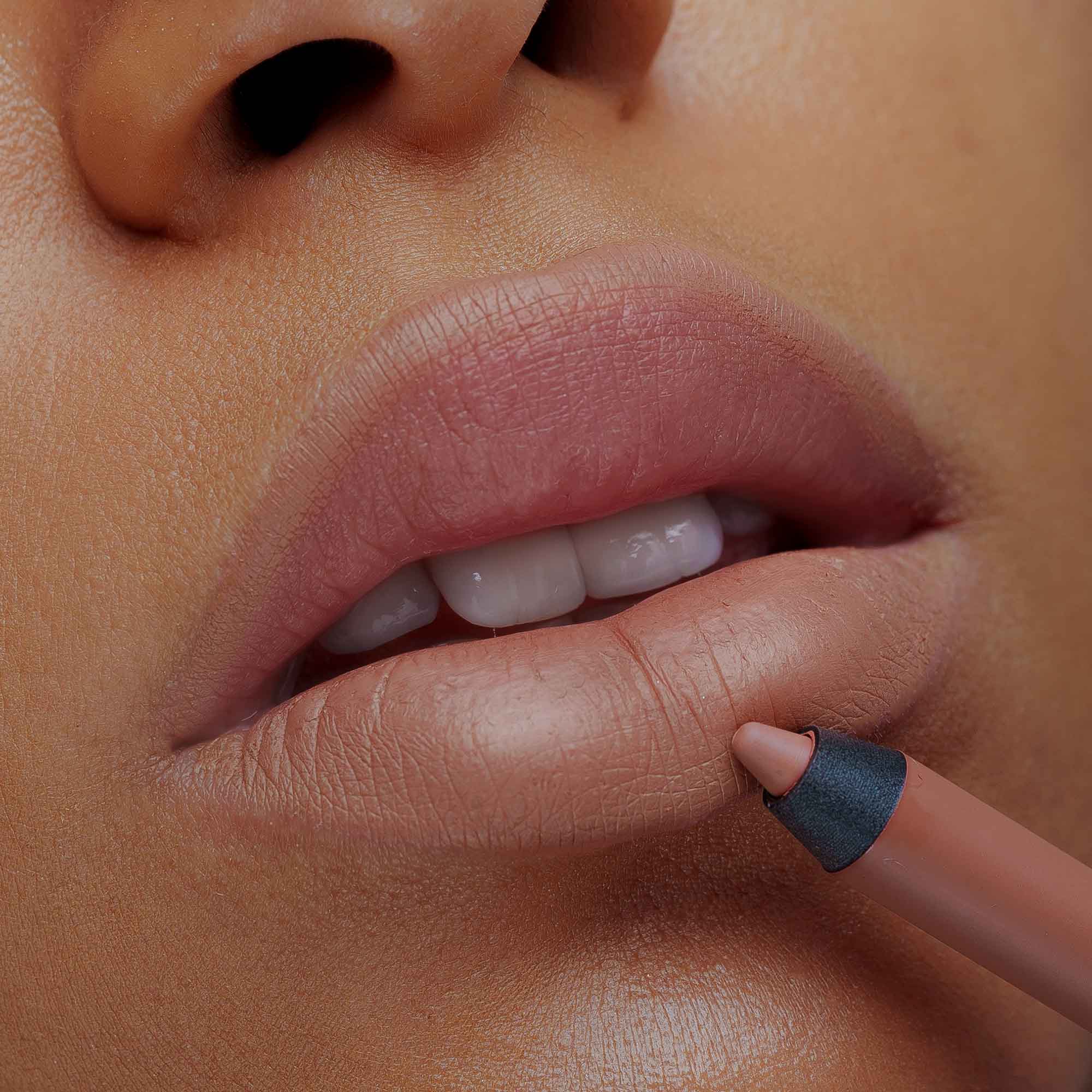 Close-Up Lip Shaper - Image 9